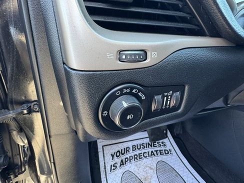 Used 2016 Jeep Cherokee Limited image 8