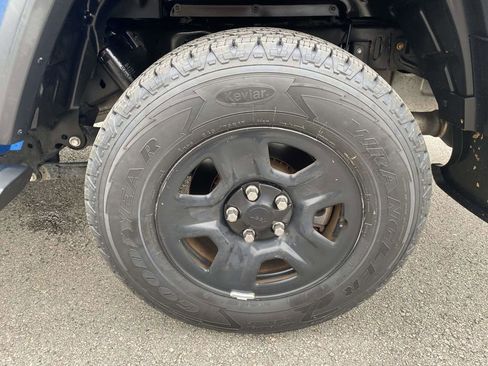 Used 2021 Jeep Gladiator Sport image 7