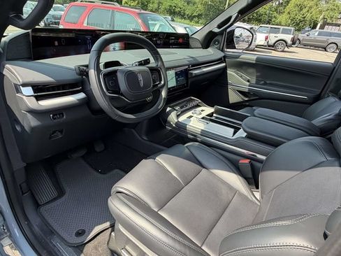 Used 2026 Lincoln Navigator Reserve w/ Jet Appearance Package AWD/4WD image 13