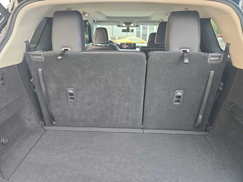 Certified 2025 INFINITI QX60 Luxe w/ Cargo Package FWD image 9