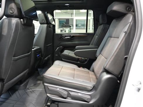 New 2026 Chevrolet Suburban High Country AWD/4WD image 13