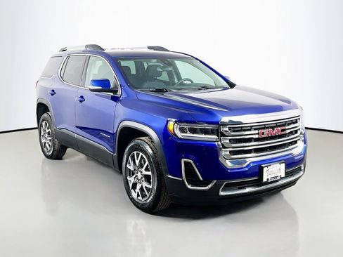 Used 2023 GMC Acadia SLE w/ Driver Convenience Package image 3