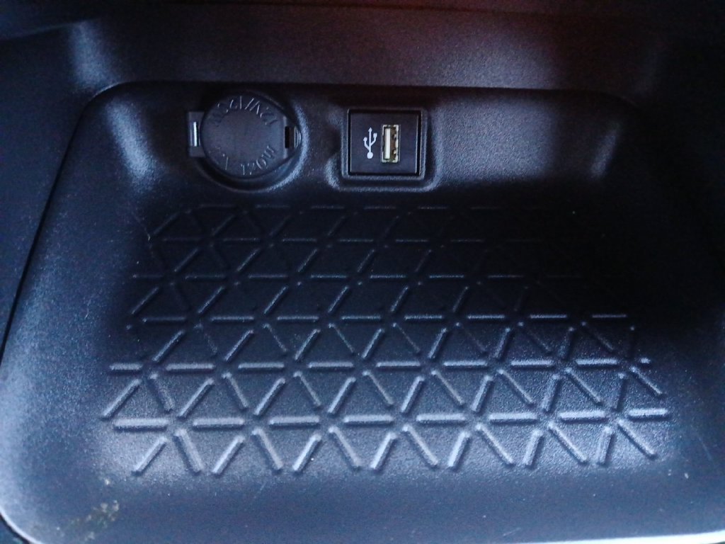 Used 2024 Toyota RAV4 LE FWD image 6