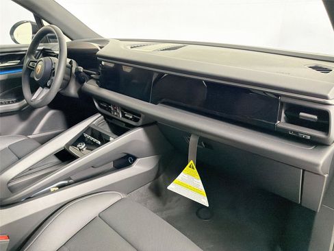 Certified 2026 Porsche Macan 4 Electric RWD image 28