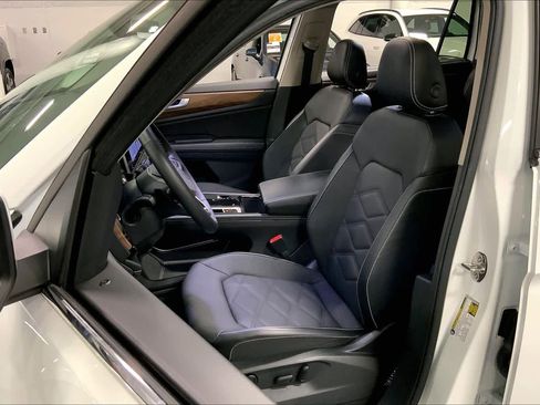 Used 2024 Volkswagen Atlas SE w/ Panoramic Sunroof Package image 7