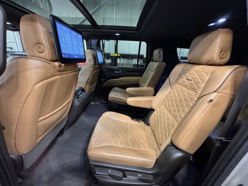 Used 2021 Cadillac Escalade ESV Premium Luxury w/ Driver Assist Tech Package image 21