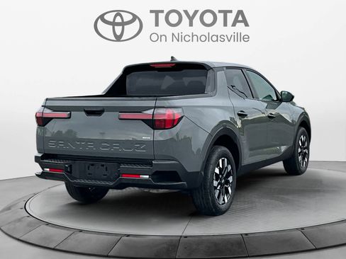 Used 2025 Hyundai Santa Cruz SE AWD/4WD image 6