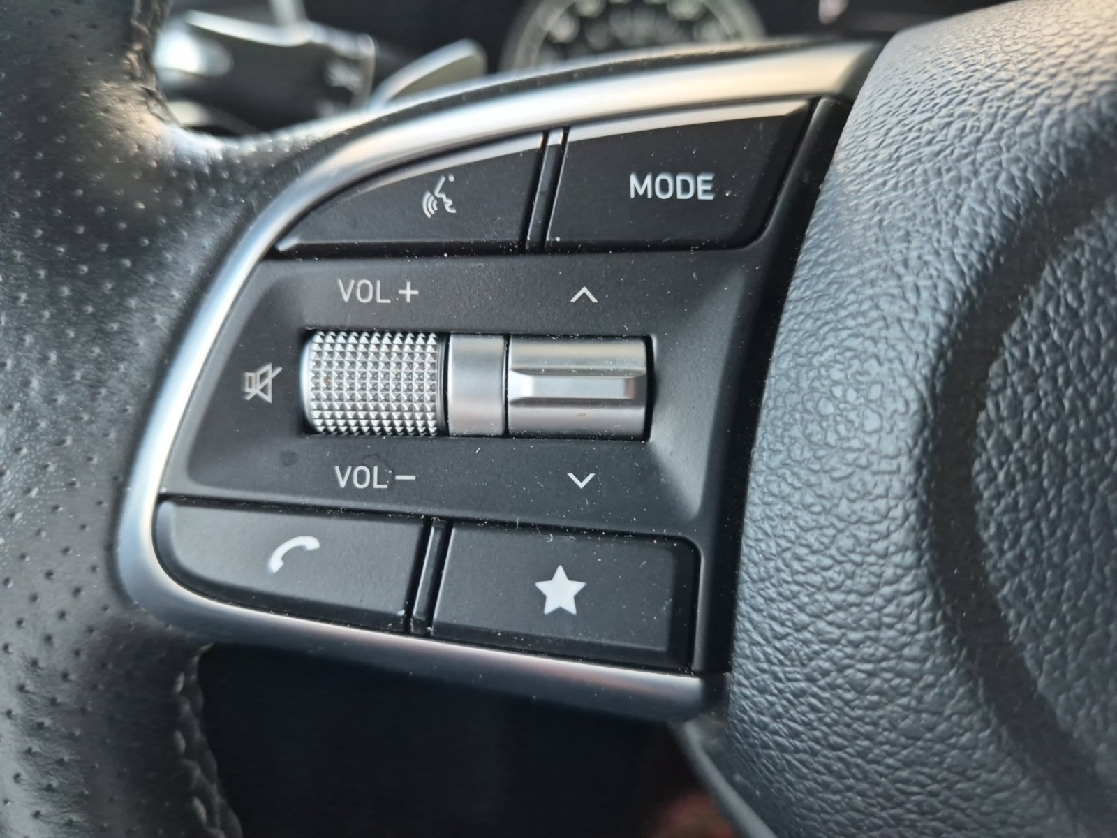 Used 2023 Genesis G70 2.0T AWD/4WD image 11