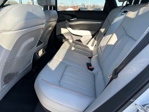 Used 2024 Audi Q8 e-tron Prestige image 15