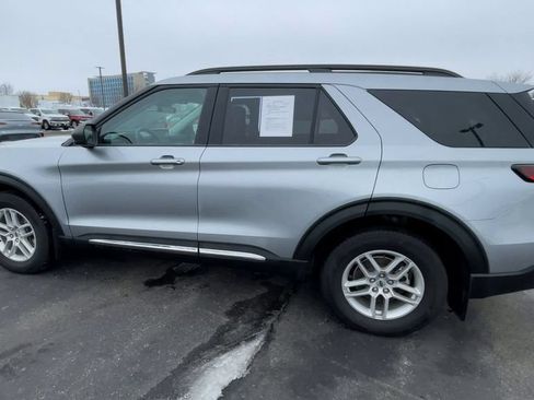 Used 2025 Ford Explorer Active AWD/4WD image 7