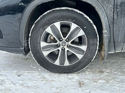 Used 2022 Toyota Highlander XLE image 9