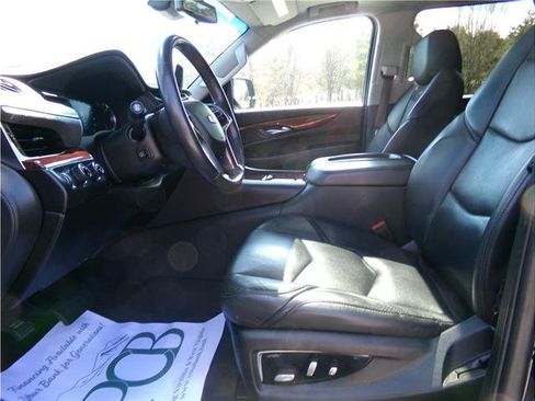 Used 2019 Cadillac Escalade Luxury AWD/4WD image 21