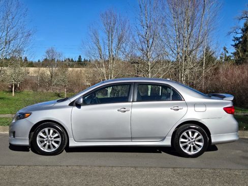 Used 2010 Toyota Corolla S image 4