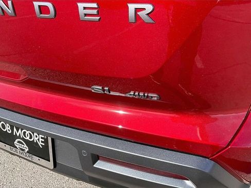 New 2026 Nissan Pathfinder SL image 9