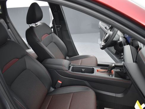 Used 2025 Nissan Kicks SR AWD/4WD image 8