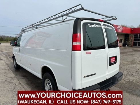 Used 2017 Chevrolet Express 2500 Extended RWD image 3