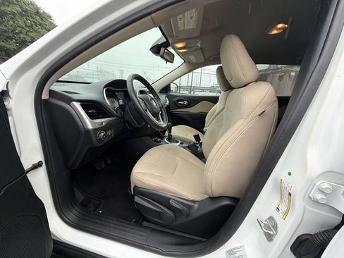 Used 2015 Jeep Cherokee Latitude AWD/4WD image 10