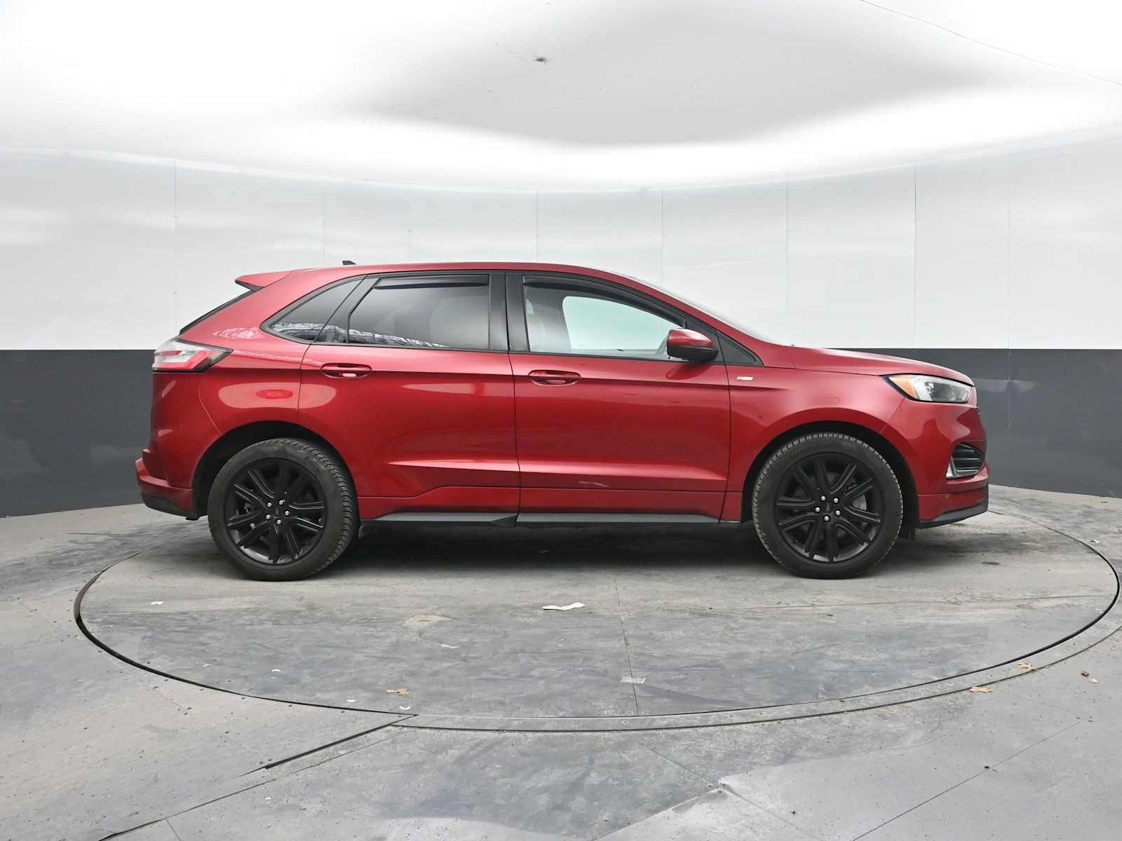 Used 2022 Ford Edge ST-Line w/ Class II Trailer Tow Package AWD/4WD image 8