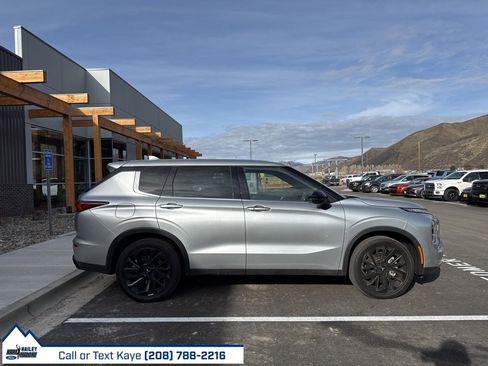 Used 2022 Mitsubishi Outlander SE image 6