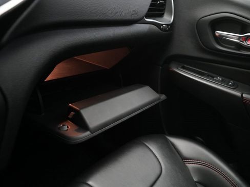 Used 2019 Jeep Cherokee Trailhawk w/ Comfort/Convenience Group image 29