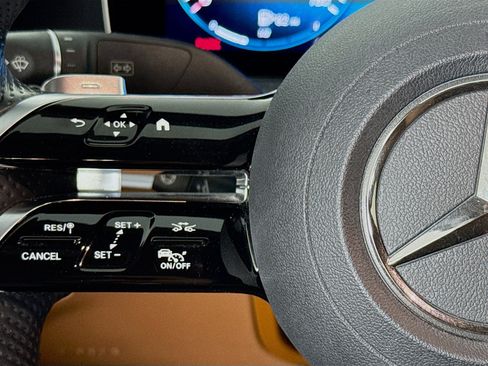 Used 2022 Mercedes-Benz E 450 4MATIC Cabriolet image 11