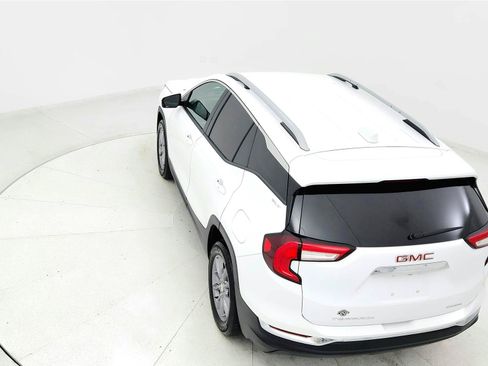Used 2024 GMC Terrain SLT AWD/4WD image 16