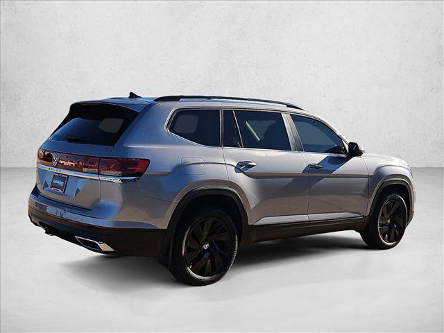Used 2024 Volkswagen Atlas SE w/ Panoramic Sunroof Package FWD image 5