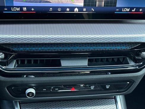 Used 2025 BMW 330i Sedan w/ M Sport Package RWD image 19