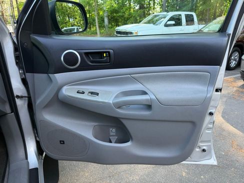 Used 2010 Toyota Tacoma PreRunner RWD image 19