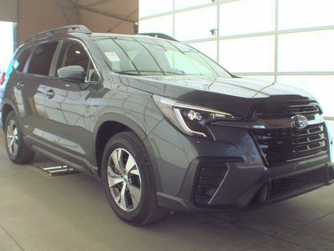 Used 2025 Subaru Ascent Premium image 9