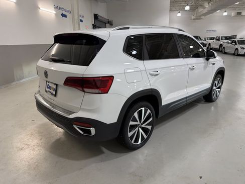 Certified 2023 Volkswagen Taos SE FWD image 9