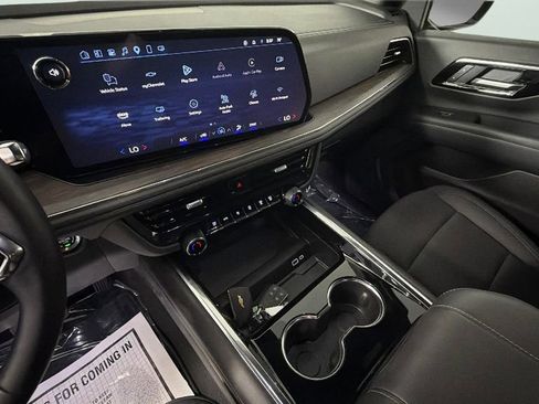 Certified 2025 Chevrolet Suburban LS RWD image 19