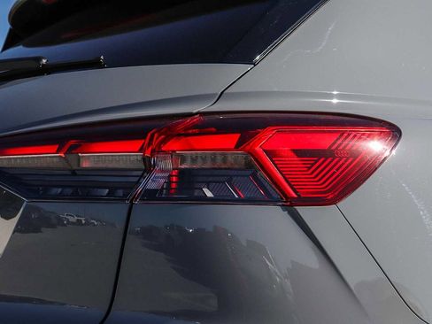 Used 2024 Audi Q4 e-tron Premium Plus image 10