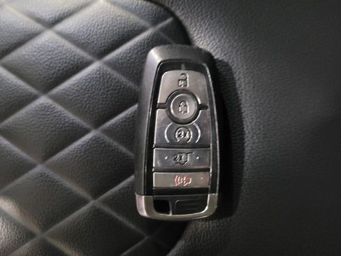 Used 2024 Ford Edge Titanium image 32