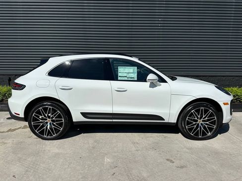 Certified 2026 Porsche Macan AWD/4WD image 10