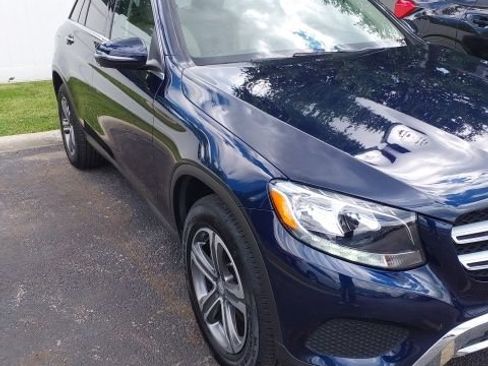 Used 2017 Mercedes-Benz GLC 300 4MATIC image 4