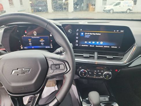Used 2025 Chevrolet Trax RS w/ Driver Confidence Package FWD image 19