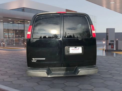 Used 2017 Chevrolet Express 3500 LT w/ LT Preferred Equipment Group image 10