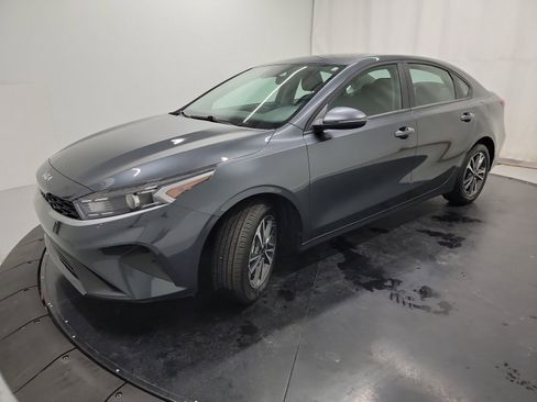 Used 2024 Kia Forte LXS w/ LXS Technology Package image 3