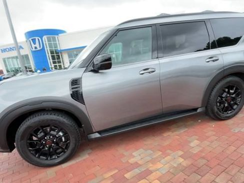 Used 2025 Nissan Armada PRO-4X w/ Pro-4X Premium Package AWD/4WD image 6