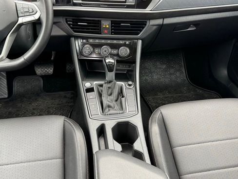 Certified 2023 Volkswagen Jetta SE w/ Panoramic Sunroof Package image 15