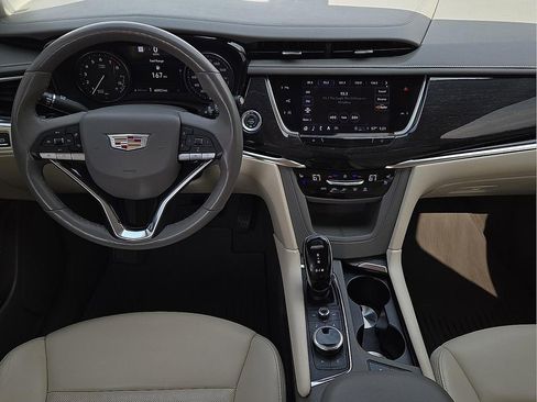 Used 2022 Cadillac XT6 Premium Luxury w/ Technology Package image 13