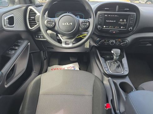Used 2025 Kia Soul LX w/ LX Technology Package FWD image 20
