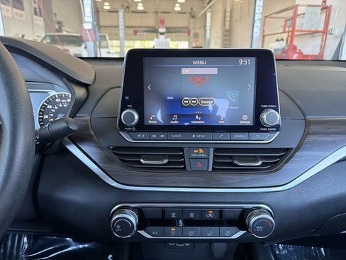 Used 2023 Nissan Altima 2.5 SV FWD image 14