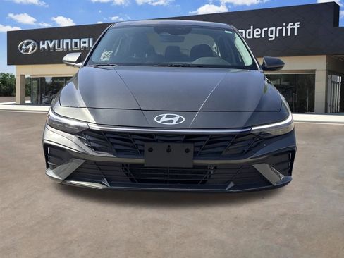 Used 2025 Hyundai Elantra Blue image 10