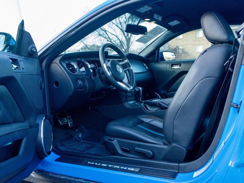 Used 2011 Ford Mustang GT w/ GT Accessory Pkg image 12