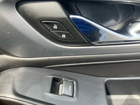 Used 2022 Chevrolet Traverse LT image 35