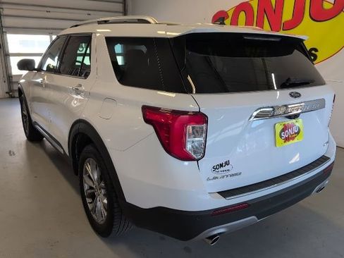 Certified 2022 Ford Explorer Limited AWD/4WD image 3