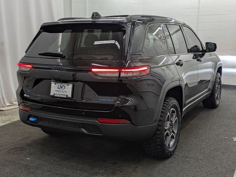 Used 2023 Jeep Grand Cherokee Trailhawk image 2