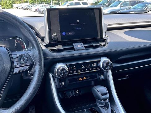 Used 2025 Toyota RAV4 XLE AWD/4WD image 18